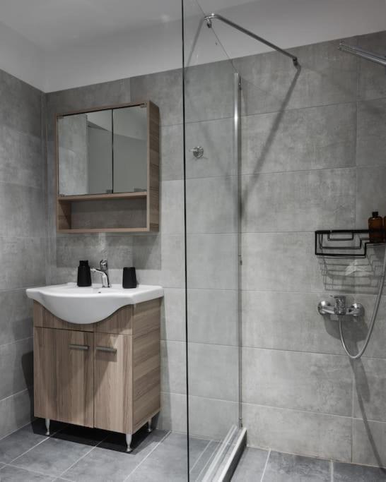 Апартаменты Your Cosy Perch In The Heart Of The Athenian Buzz Афины